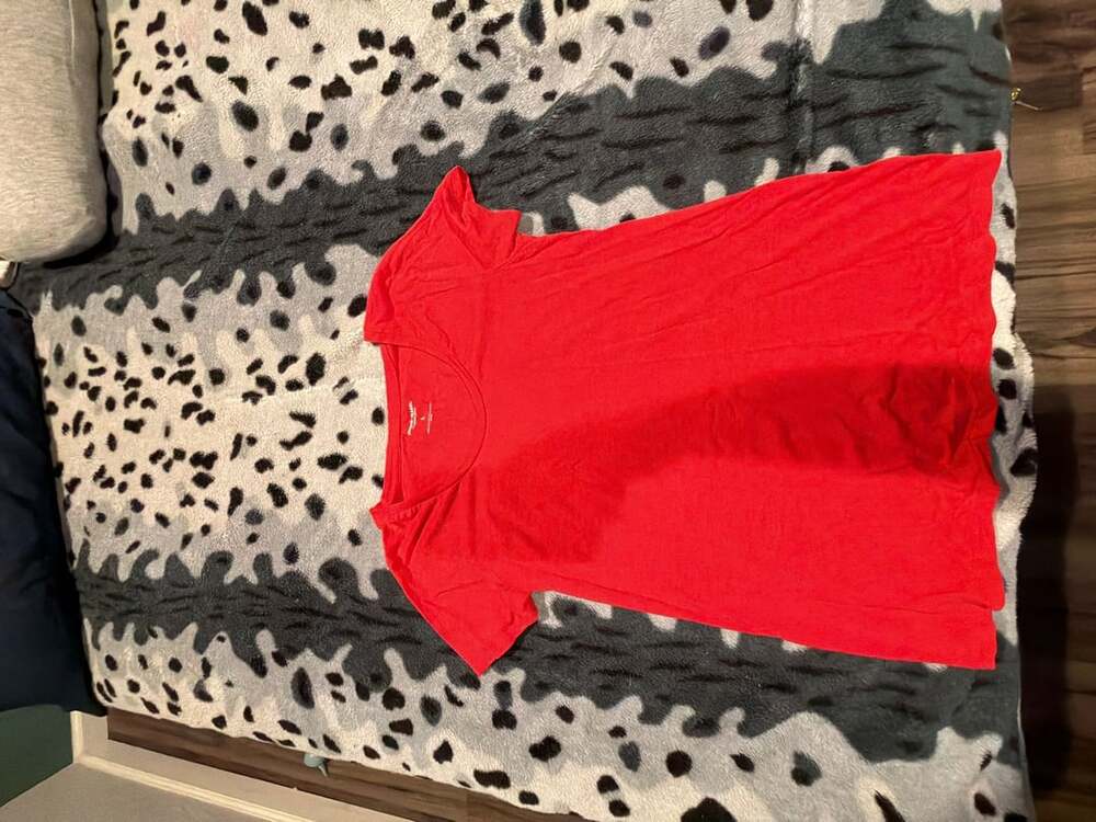 Ingrid & Isabel Short Sleeve T-Shirt Size L Red Scoop Neck